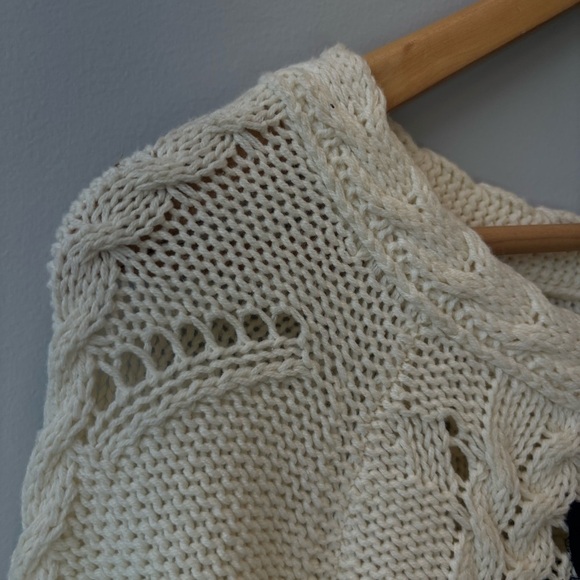 Knitted and Knotted XL Sweater cable knit ribboned - Picture 2 of 13